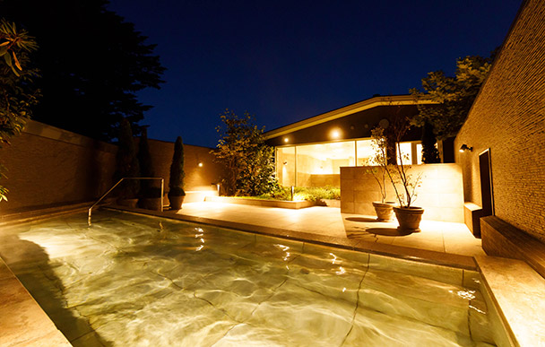 Open-air bath (Image 1)