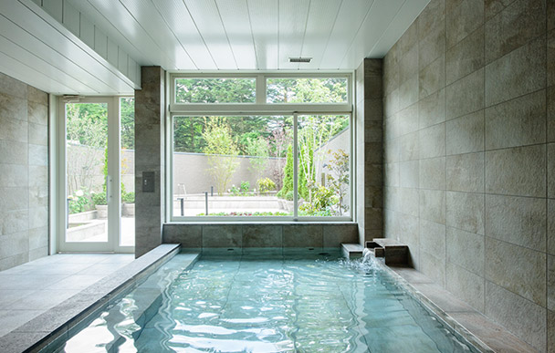 Large public bath (Image 2)